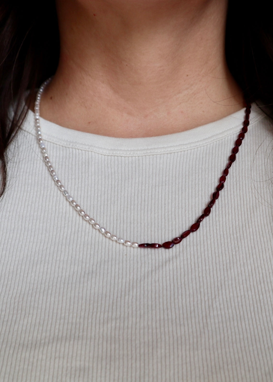 Garnelle – Garnet & Pearl Necklace